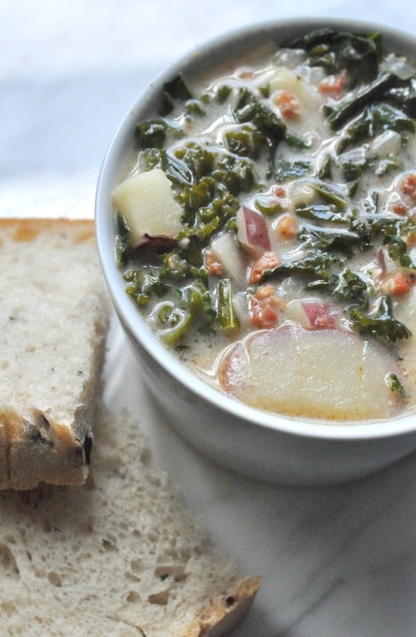 This Sausage and Kale Soup is an Olive Garden Zuppa Toscana copycat recipe made with bacon, Italian sausage, potatoes and fresh kale. https://diningwithalice.com/soup/sausage-and-kale-soup/ ‎