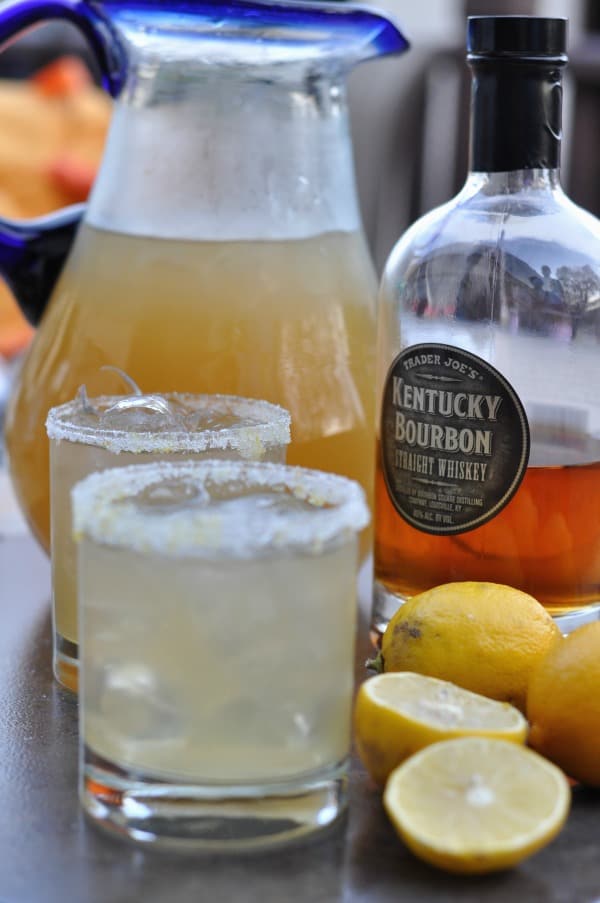 Sun Tea and sweet lemonade combine to make this easy Bourbon Arnold Palmer. A refreshing summer cocktail you'll be sipping all summer long! https://diningwithalice.com/drinks/bourbon-arnold-palmer/ ‎