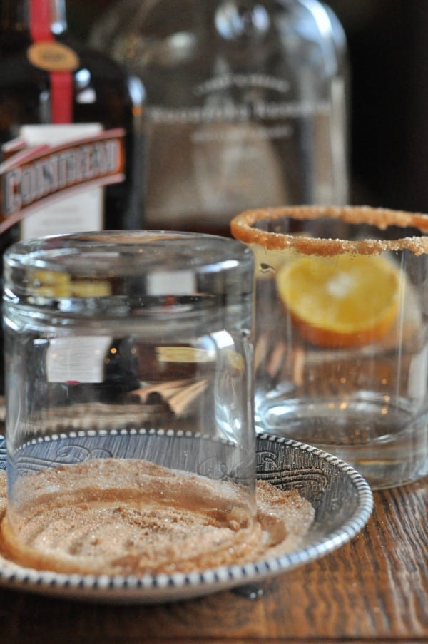 This Hot Bourbon Cider Cocktail recipe made with apple cider and Cointreau is the perfect drink for a cozy night or the holidays. bourbon-cider-cocktail-holidays