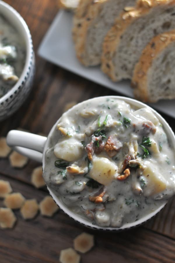 The best creamy New England Clam Chowder recipe made with bacon. An easy recipe to make this homemade classic for friends and family. https://diningwithalice.com/soup/new-england-clam-chowder/ 