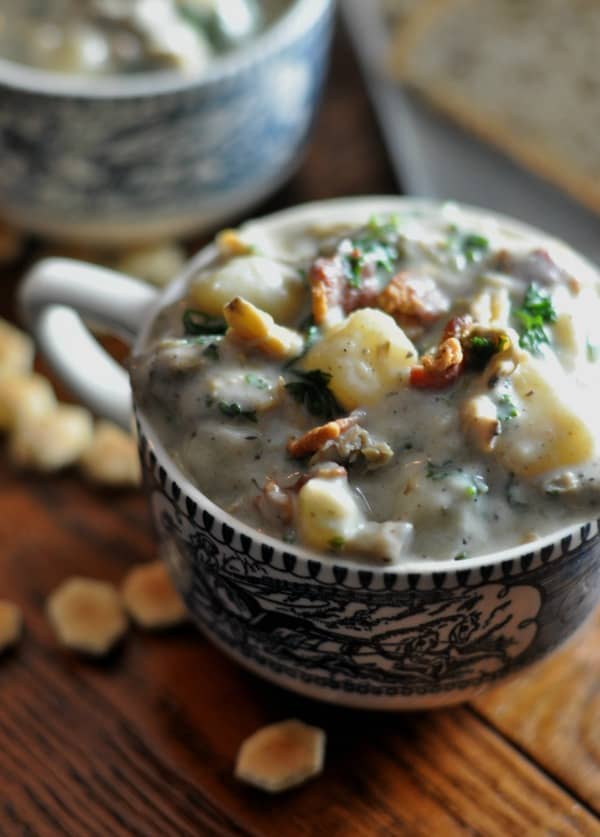 The best creamy New England Clam Chowder recipe made with bacon. An easy recipe to make this homemade classic for friends and family. https://diningwithalice.com/soup/new-england-clam-chowder/ 