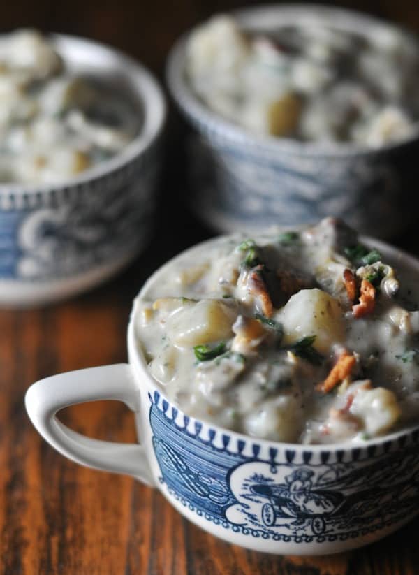 The best creamy New England Clam Chowder recipe made with bacon. An easy recipe to make this homemade classic for friends and family. https://diningwithalice.com/soup/new-england-clam-chowder/ 