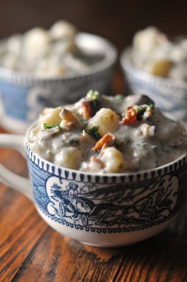 THE Best Creamy New England Clam Chowder