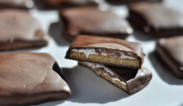 Just three ingredients to make these homemade Girl Scout S'mores cookies! Enjoy a favorite Girl Scout-inspired cookies all year long. This is an easy recipe that you can make with your kids or your Girl Scout troop. https://diningwithalice.com/desserts/girl-scout-smores-cookies-recipe/