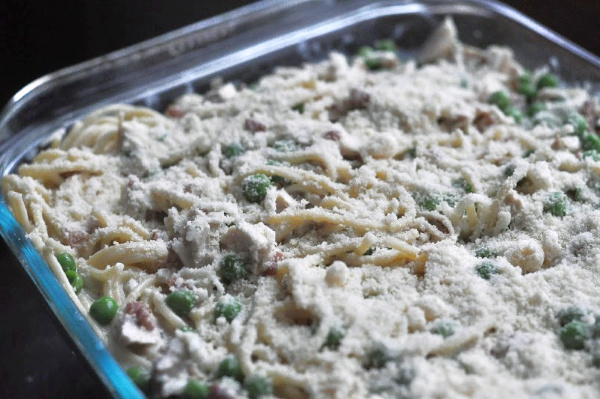 close up of turkey tetrazzini casserole Original Turkey Tetrazzini recipe with leftover turkey and a cream cheese sauce! A traditional Turkey Tetrazzini recipe great for a crowd!