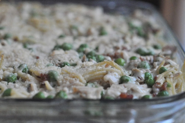 Baked Turkey Tetrazzini Original Turkey Tetrazzini recipe with leftover turkey and a cream cheese sauce! A traditional Turkey Tetrazzini recipe great for a crowd!